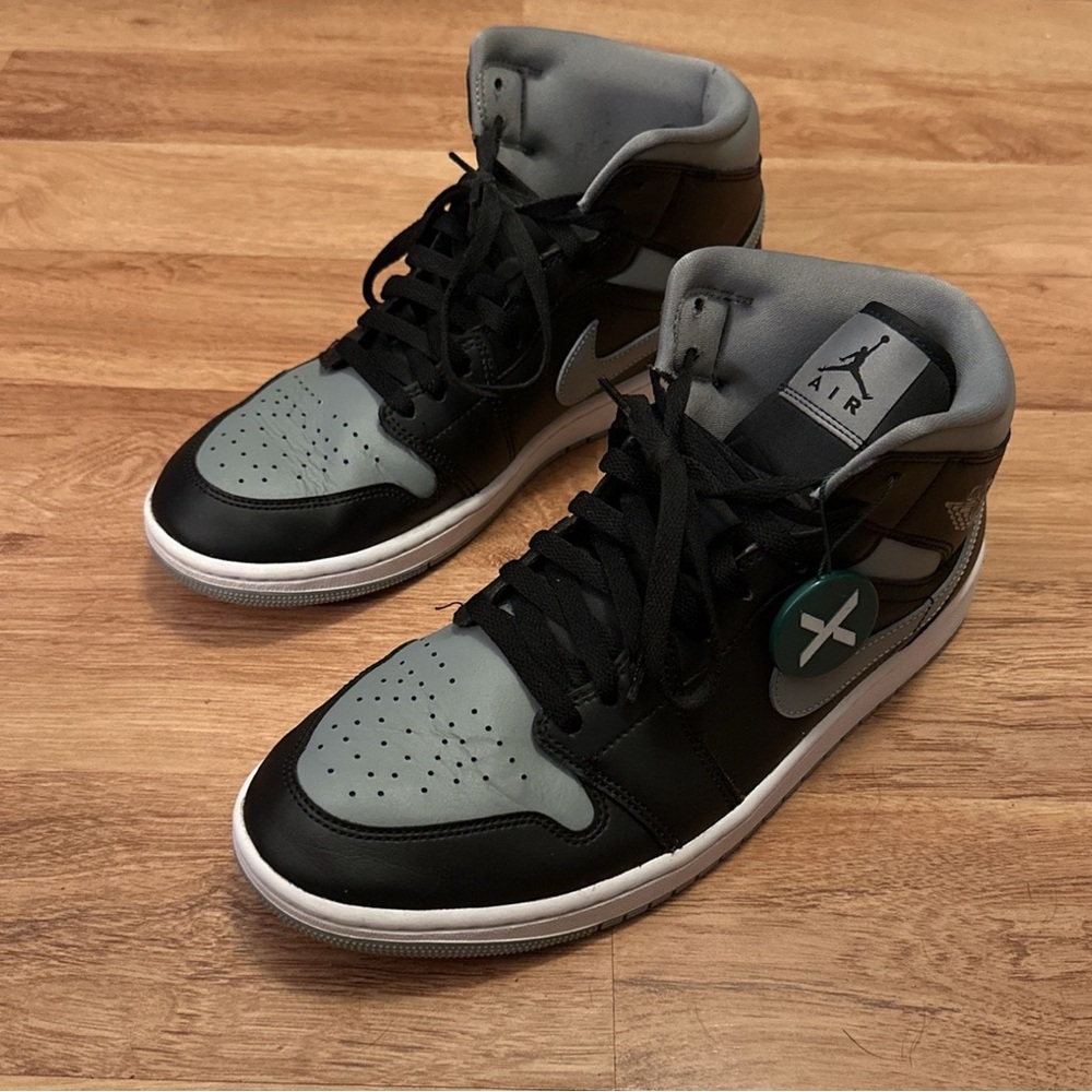 Nike Air Jordan 1 Mid Shadow